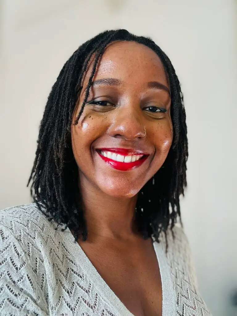 Portrait de Mélina, créatrice du blog À la conquête de ma vie