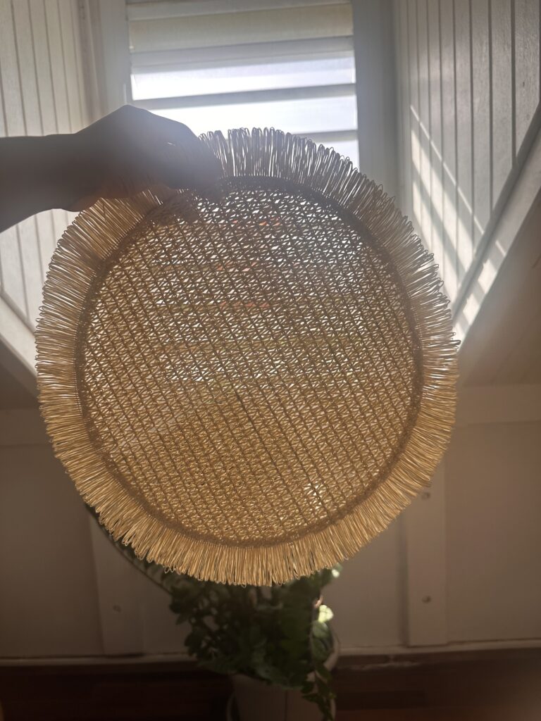Set de table rond en fibre de papier qui laisse passer la lumière pour le transformer en lampe