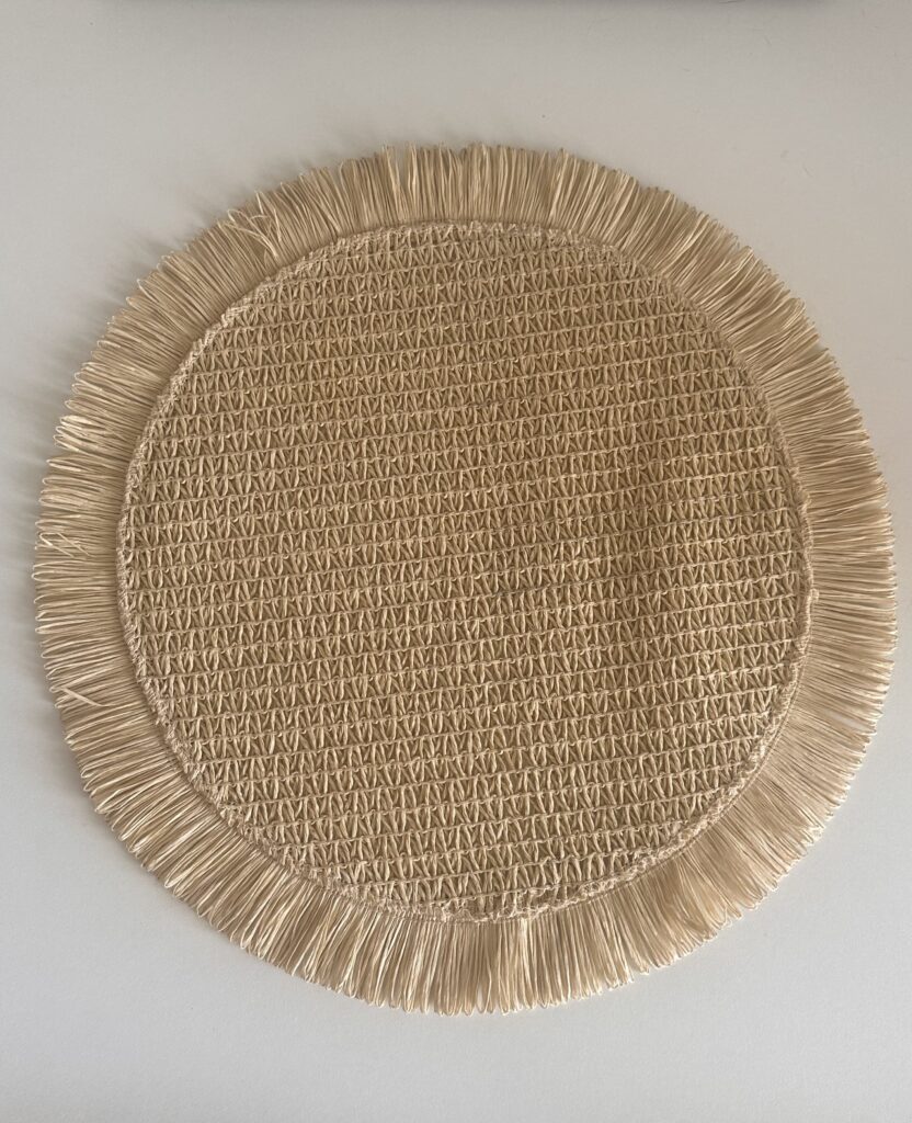 Set de table rond en fibre de papier utilisé pour un DIY